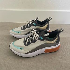 Nike Air Max Dia SE in PHANTOM